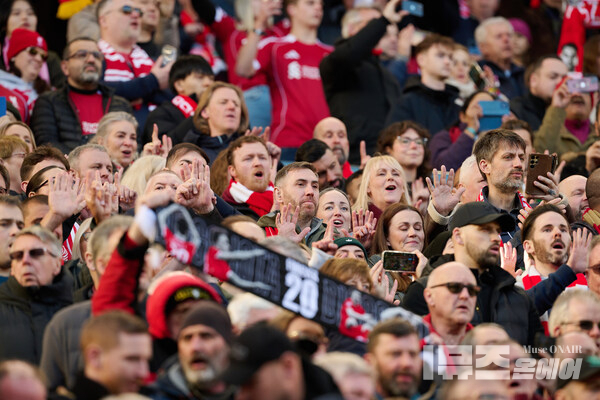 Carlsberg and Liverpool FC bring fans together to sign the iconic anthem, You